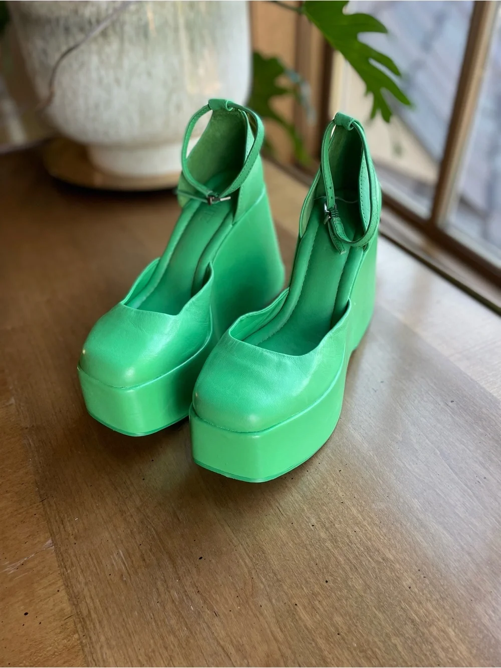 SCHUTZ Green Dunna Platform Pumps with Ankle Strap size EU 39 US 8/8.5